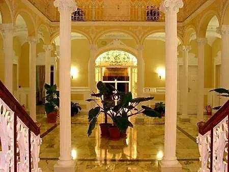 Victoria Hotel 3*