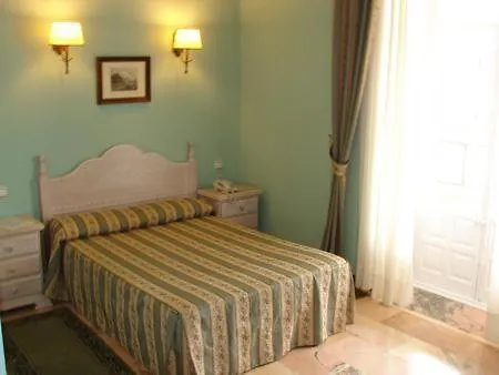 Victoria Hotel 3*